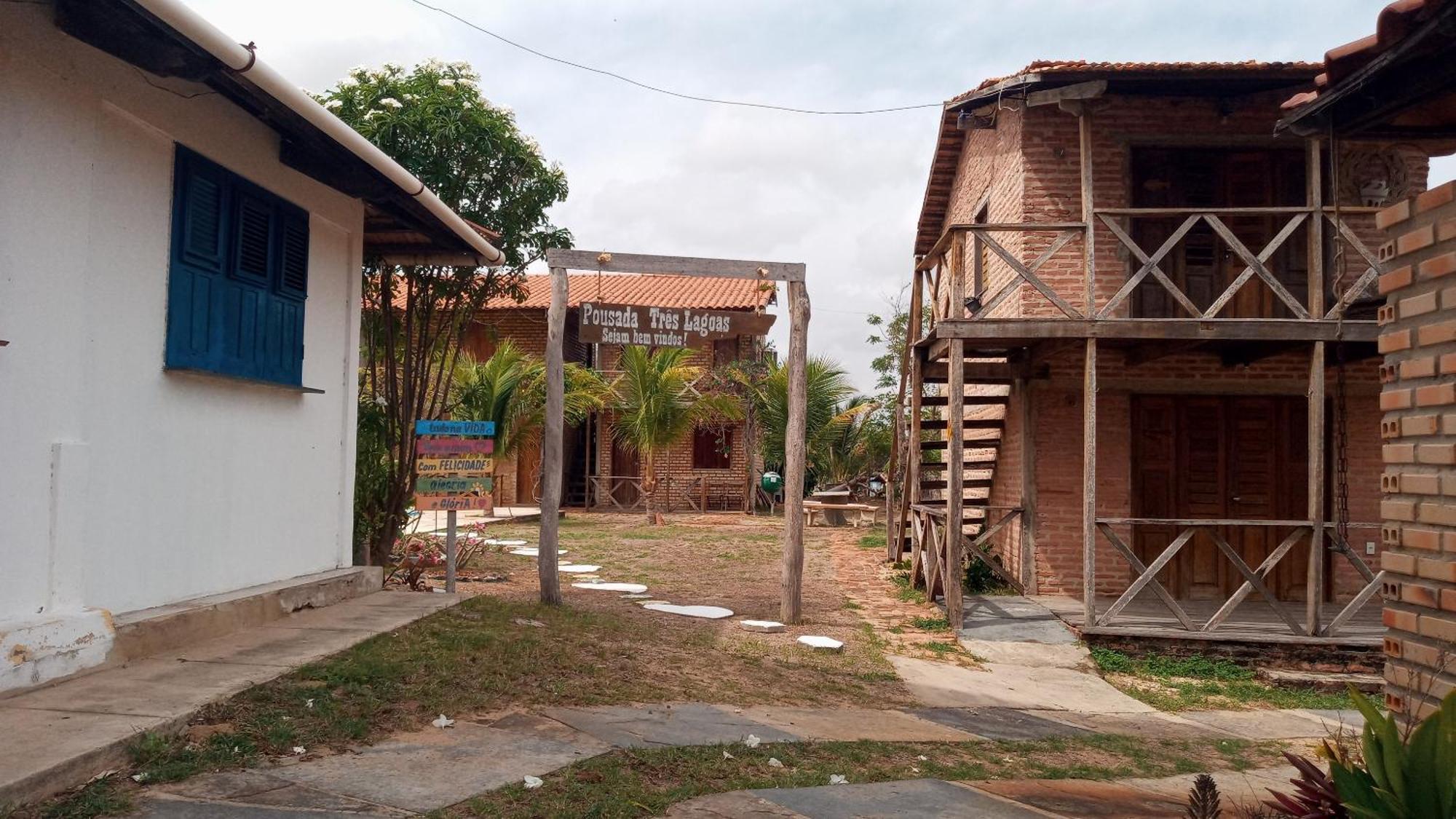 Camping E Pousada Tres Lagoas Hotel ลุยส์กอร์เรยา ภายนอก รูปภาพ